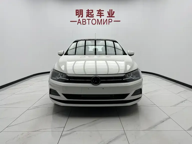 Volkswagen Polo Plus 1.5 L Auto Colorful Tech