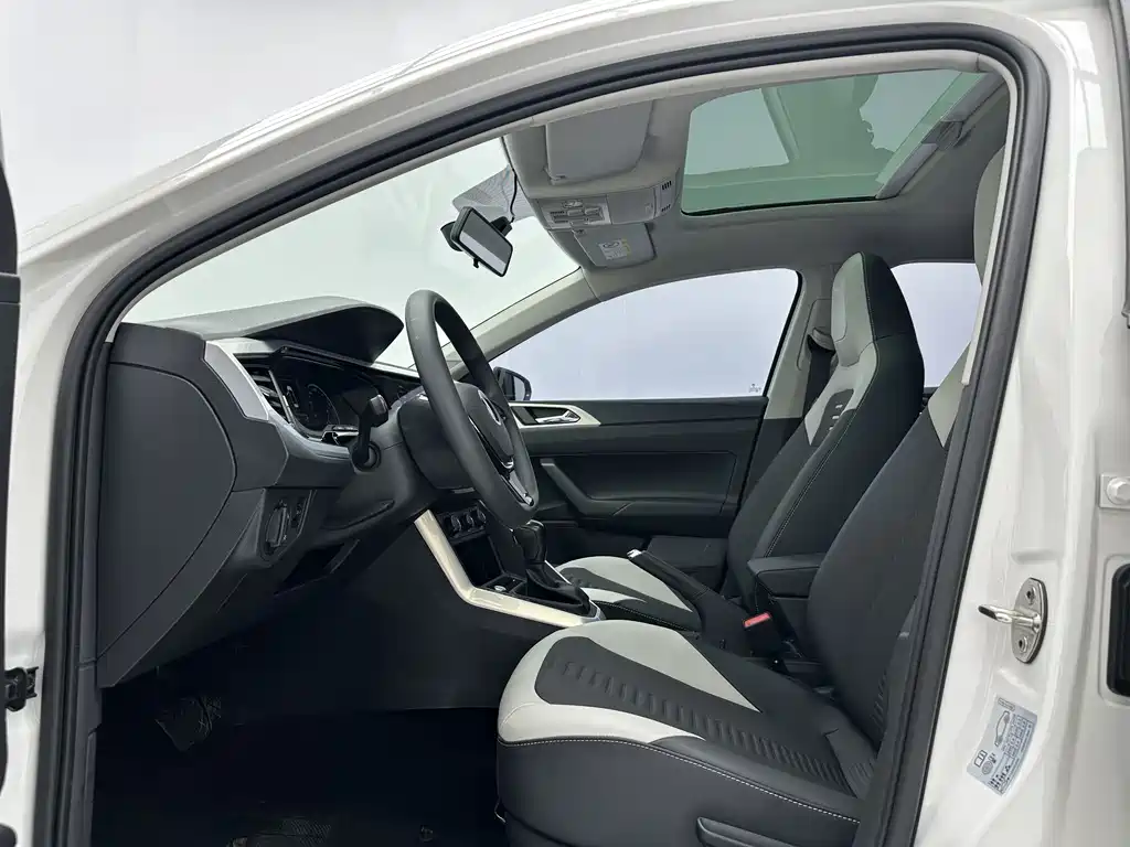 Polo Plus 1.5 L Auto Colorful Tech