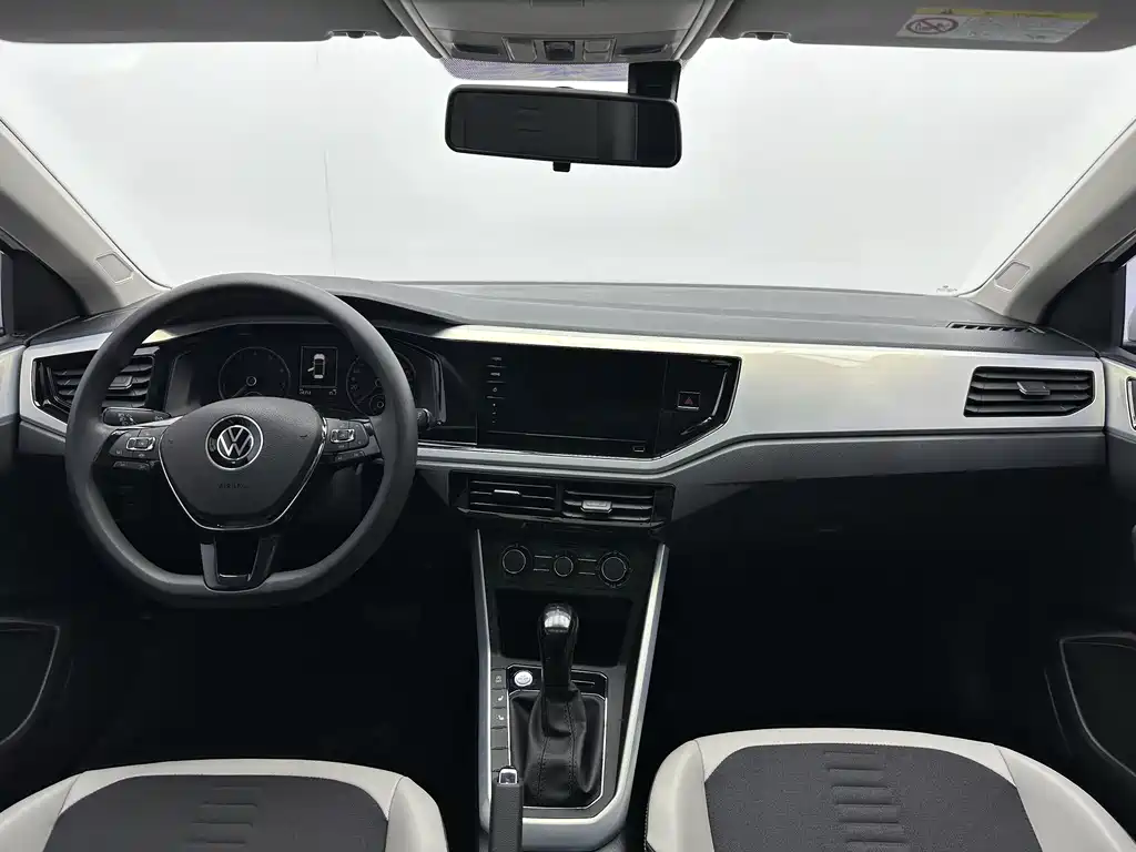 Polo Plus 1.5 L Auto Colorful Tech