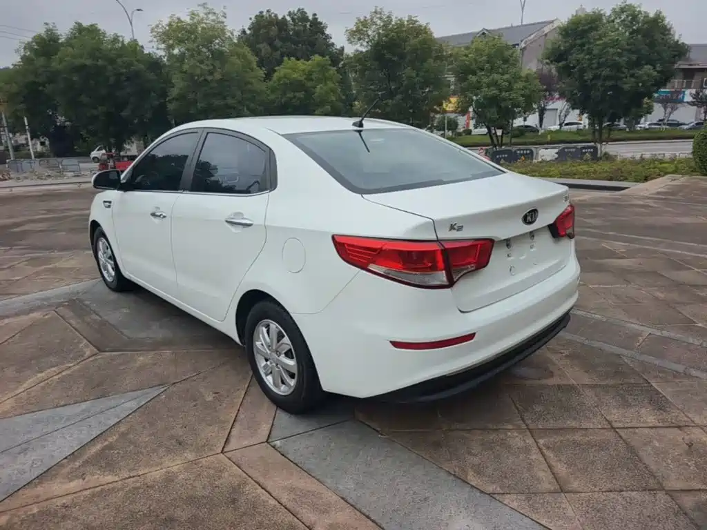 Kia K2 Sedan 1.4 L AT GLS