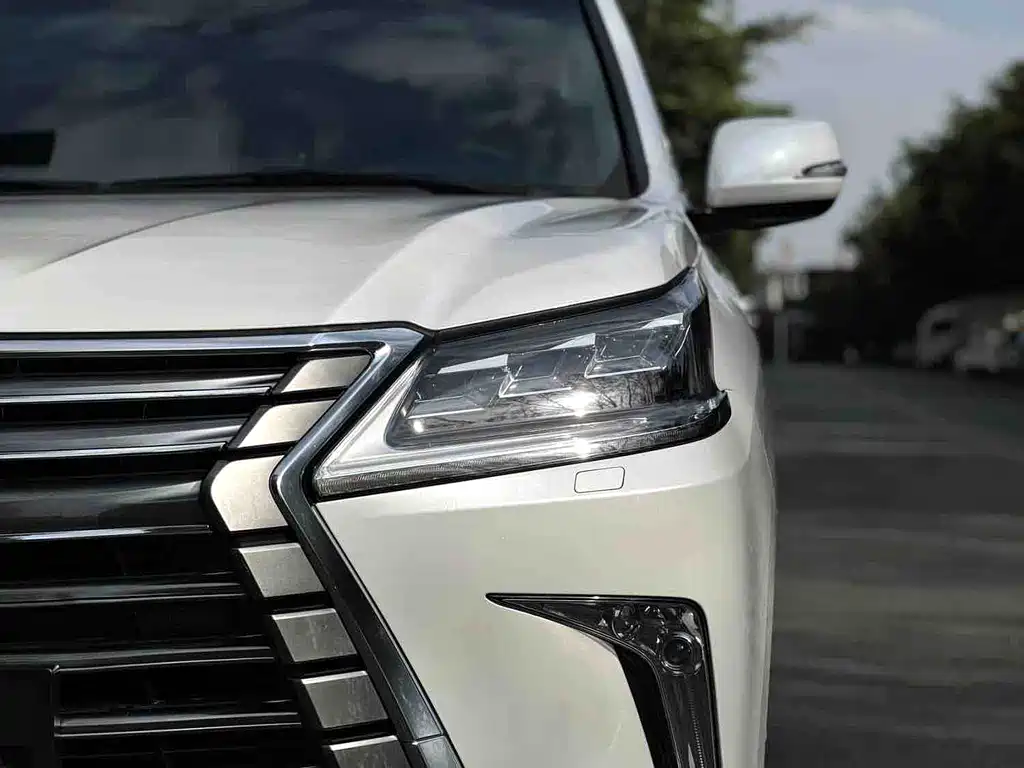 Lexus LX 570 Distinguished Luxury