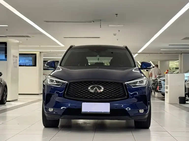 Infiniti QX50 2.0 T 4 WD Luxury