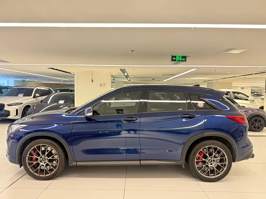 Infiniti QX50 2.0 T 4 WD Luxury
