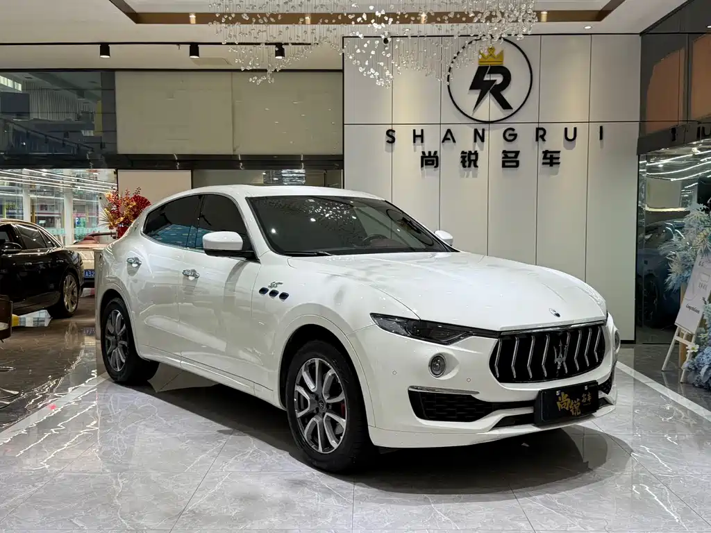 Levante 2.0 T GT Sharp Edge