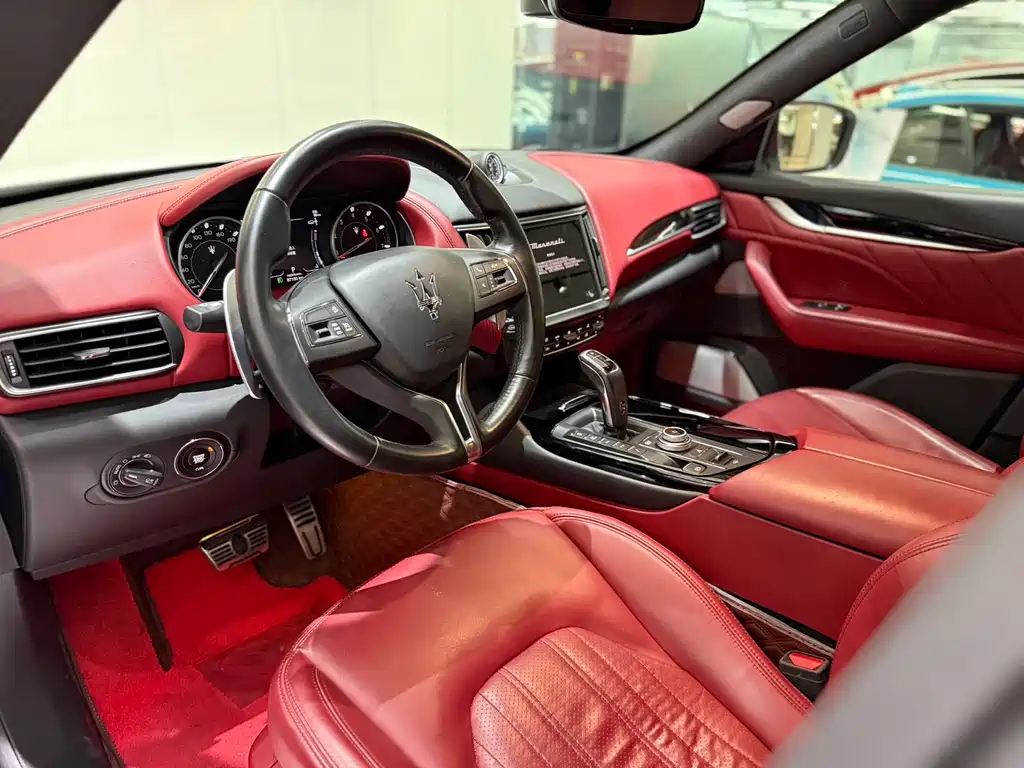 Levante 2.0 T GT Sharp Edge
