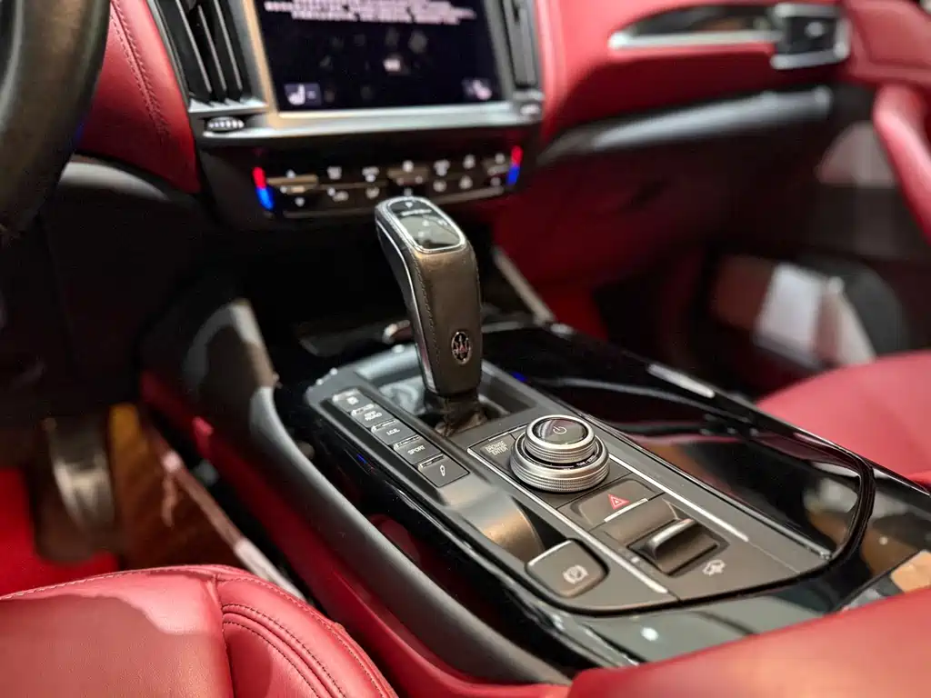 Levante 2.0 T GT Sharp Edge