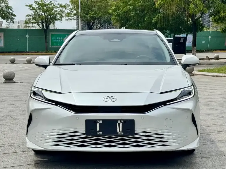 Toyota Camry Dual Engine 2.0 HG Distinguished