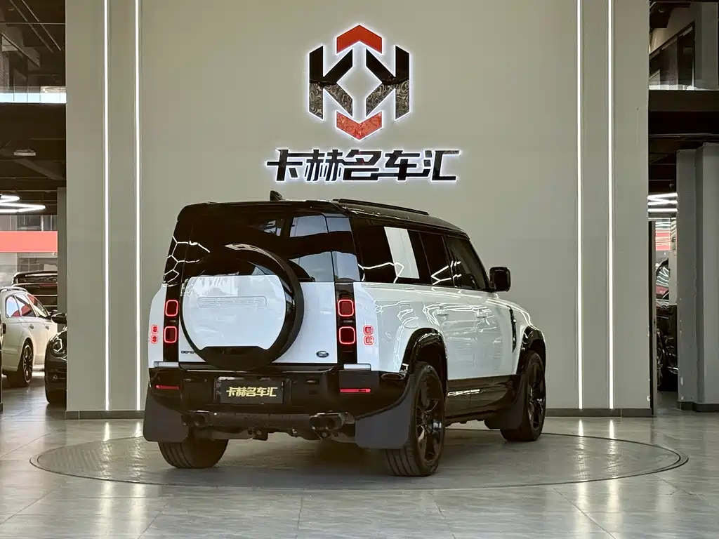 Land Rover Defender 110 3.0 T P400 X-Dynamic HSE