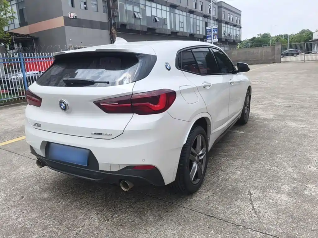 BMW X2 sDrive25 i Leading M Sport Package