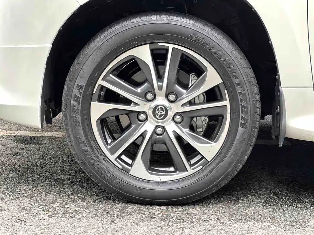 Land Cruiser (Import) 5.7 L Middle East