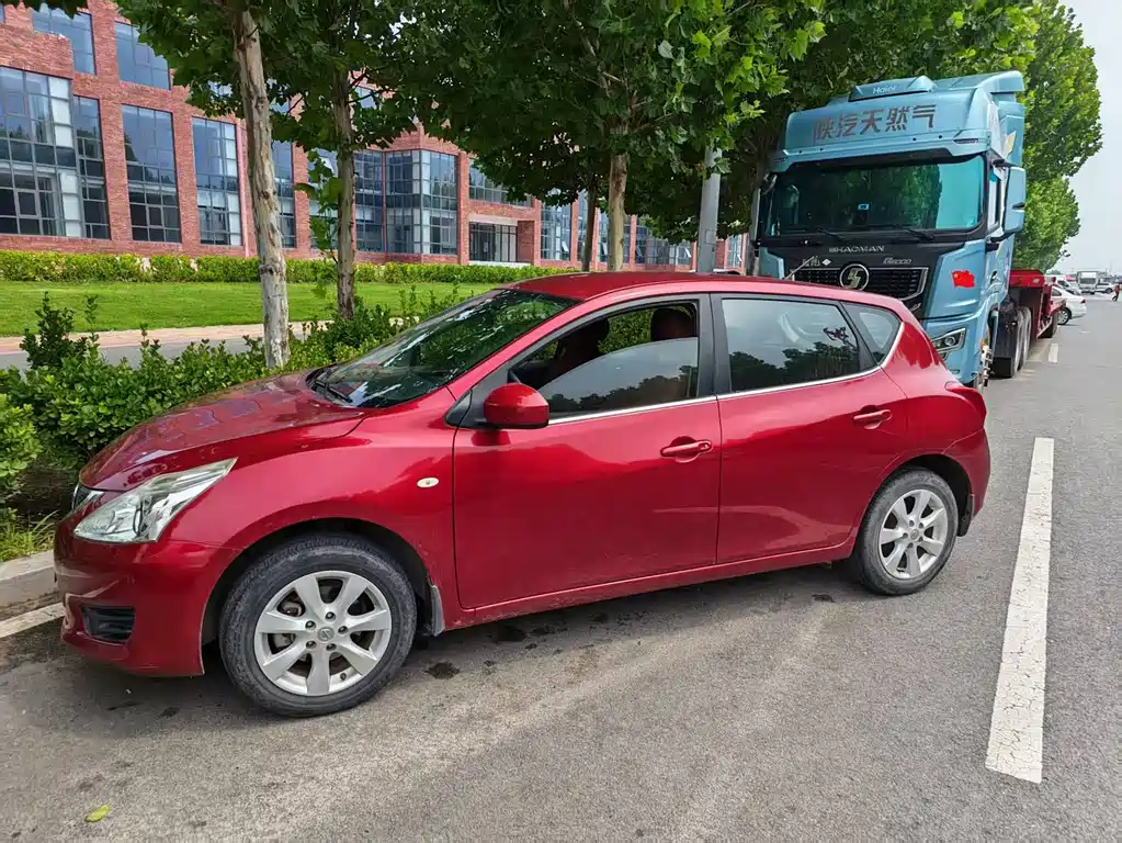 Tiida 1.6 L CVT Comfort
