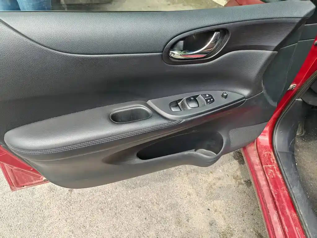 Tiida 1.6 L CVT Comfort