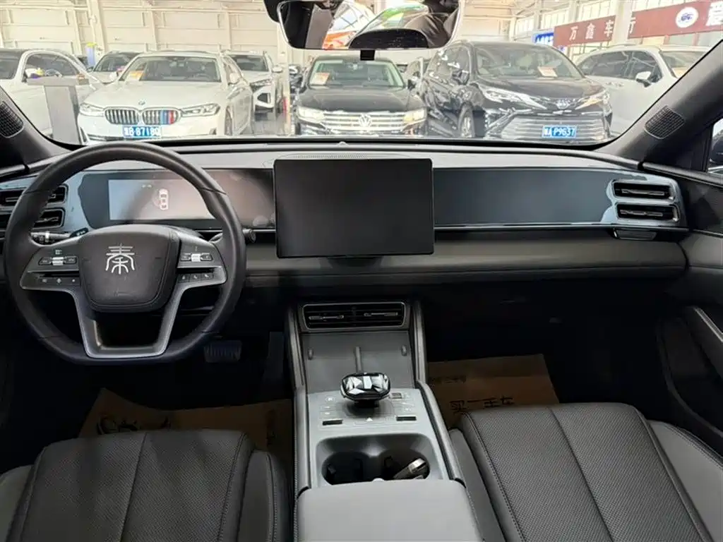 Qin L DM-i Smart Drive 80 KM Leading