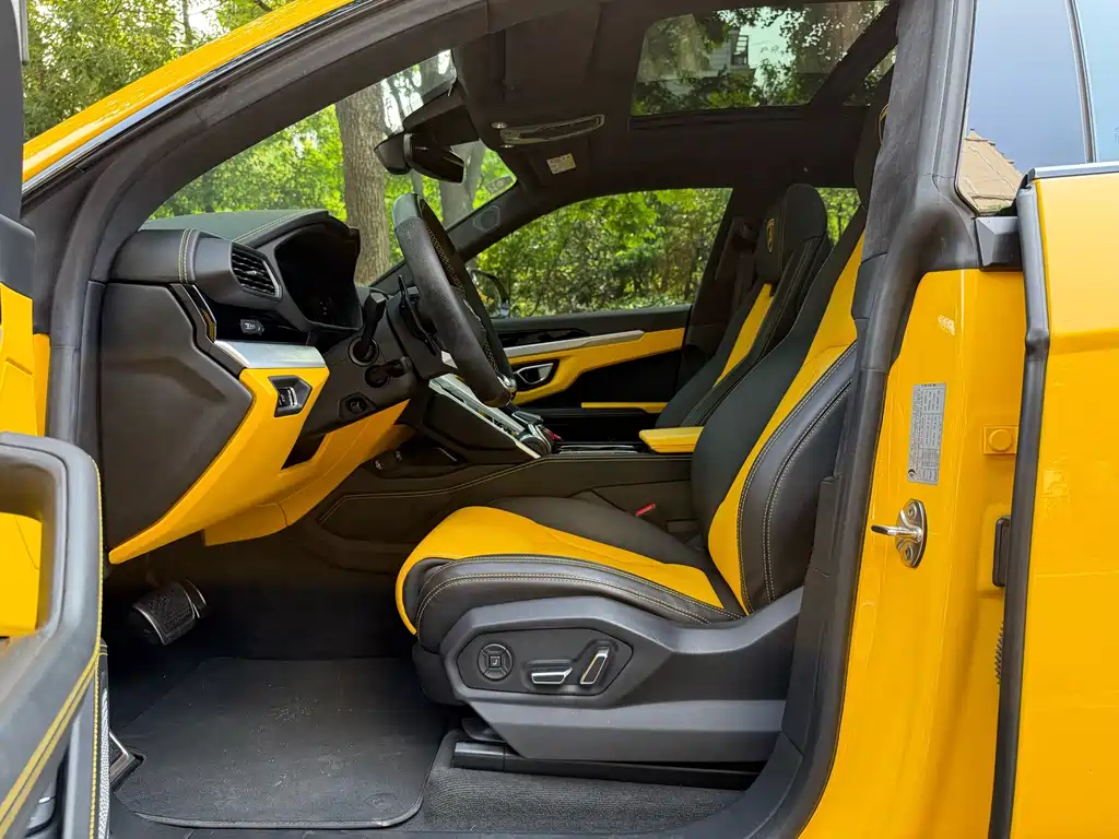 Urus 4.0 T V8