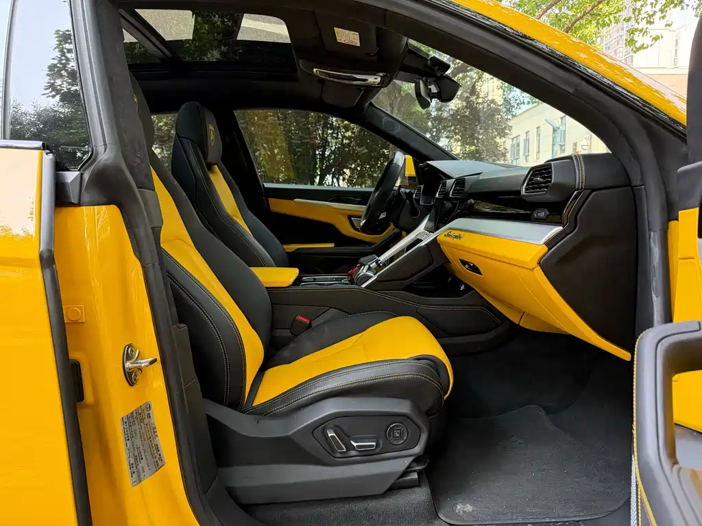 Urus 4.0 T V8