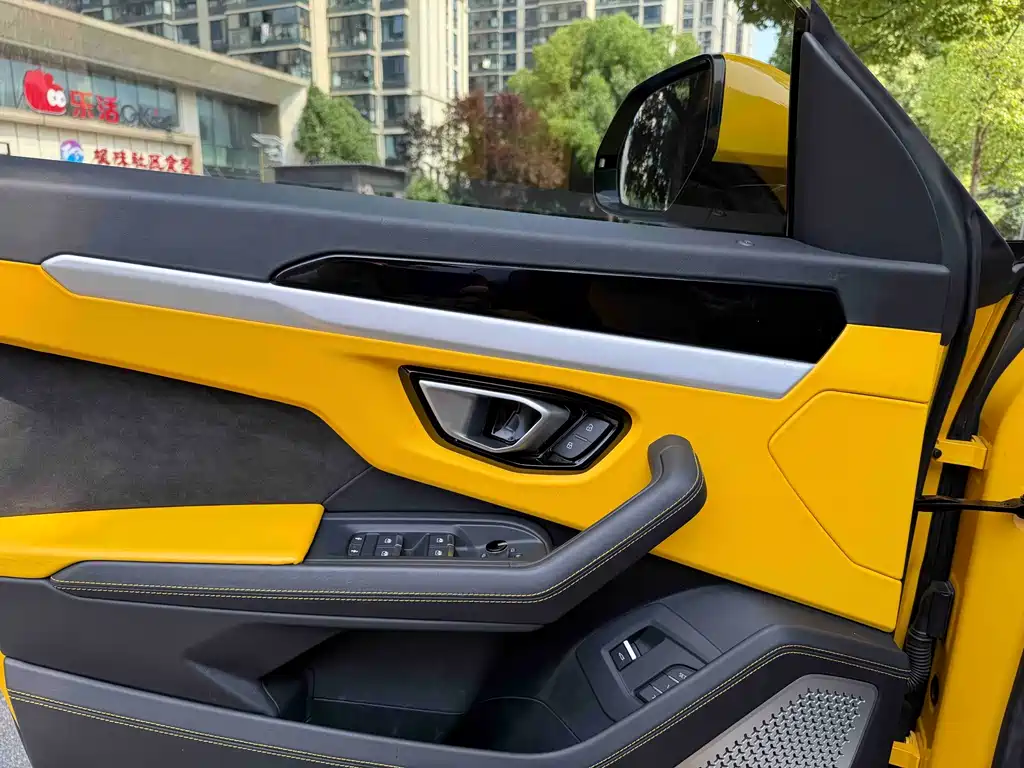 Urus 4.0 T V8