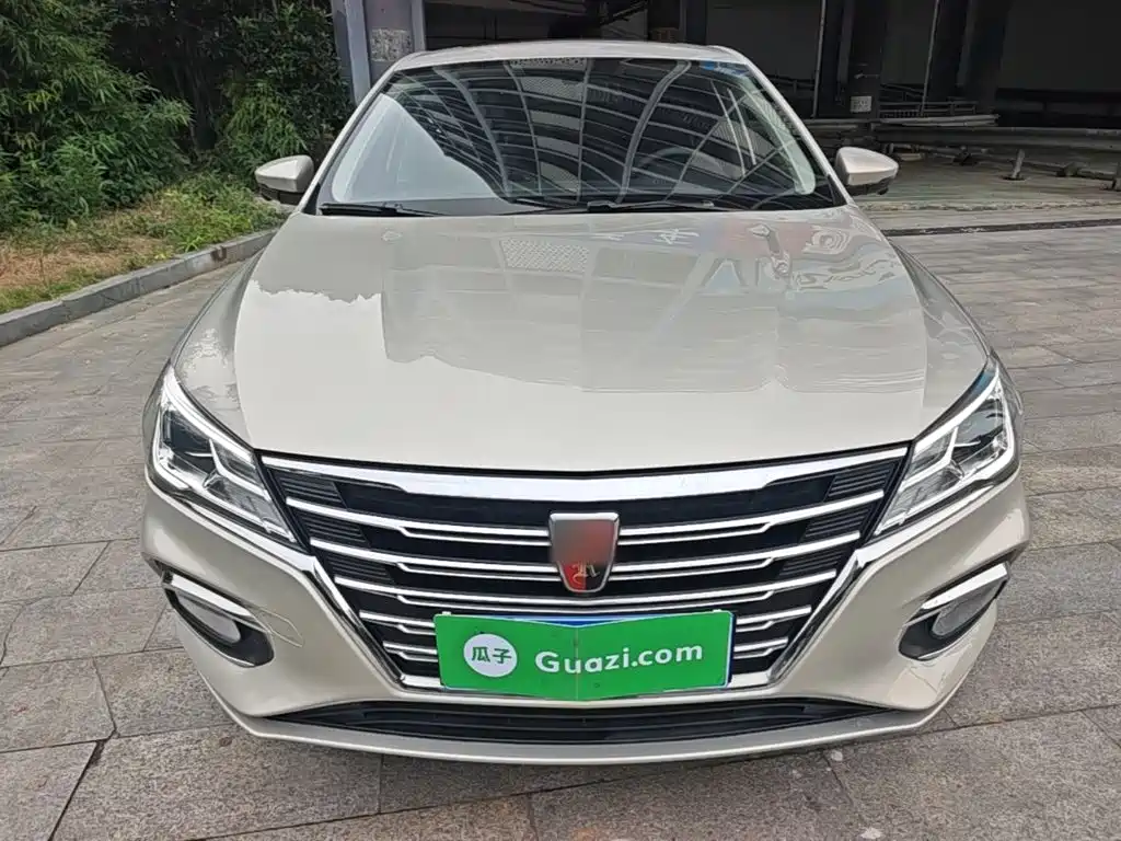 Roewe i5 1.5 L Auto 4 G Connected Leading Luxury Flagship