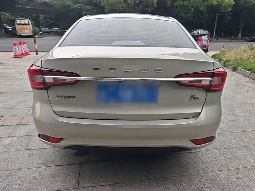 Roewe i5 1.5 L Auto 4 G Connected Leading Luxury Flagship