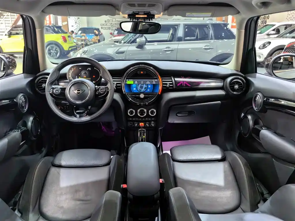 MINI 1.5 T COOPER Artist 5-door