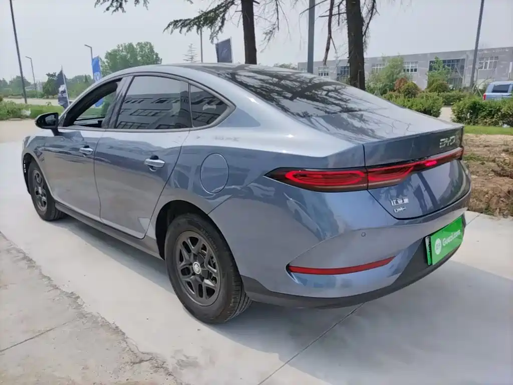 Qin PLUS DM-i Smart Drive 55 KM Leading