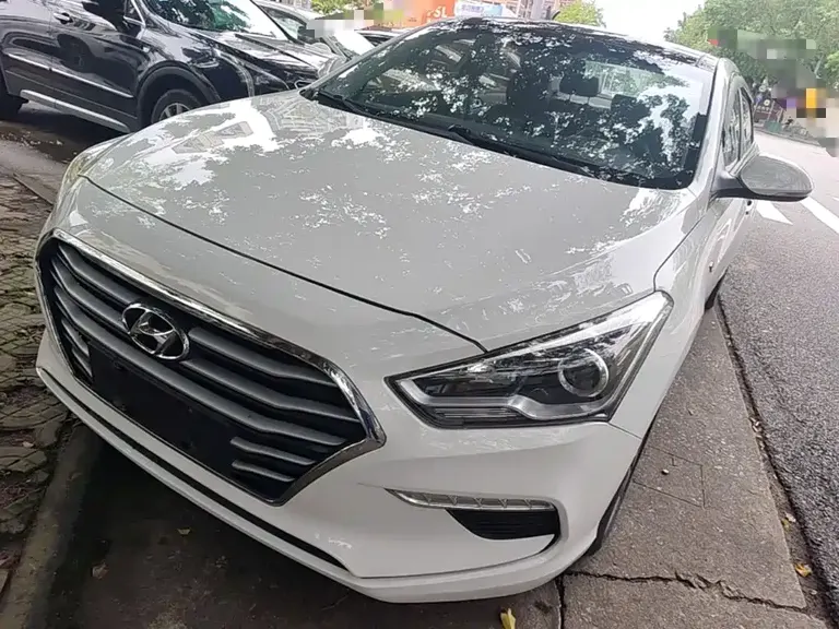 Hyundai Mistra 1.8 L Auto Intelligent GLS CN-V