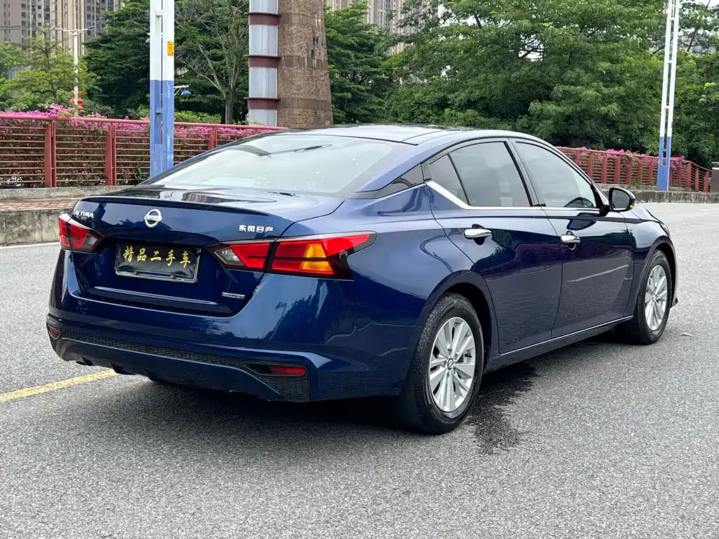Teana 2.0 L XL Comfort