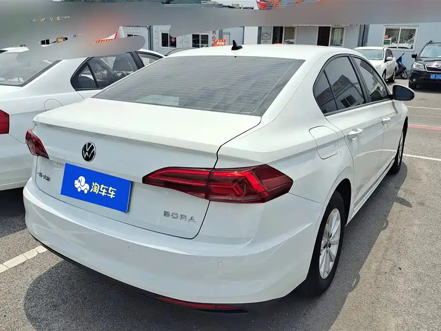 Bora 1.5 L Auto Fashion Connected