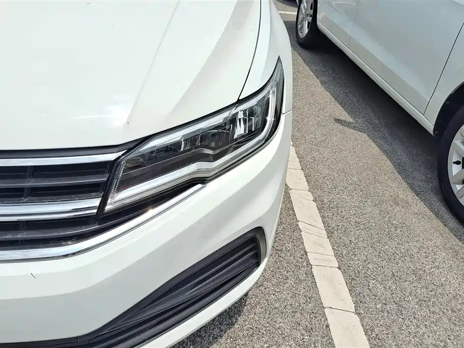 Bora 1.5 L Auto Fashion Connected