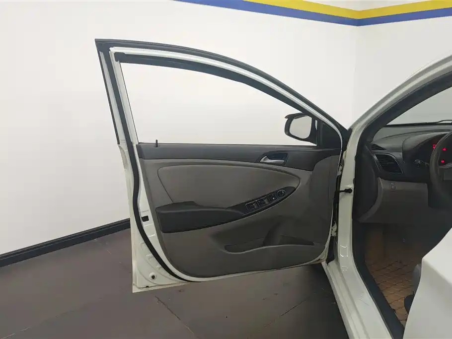 Accent 1.4 L Manual Intelligent GLS