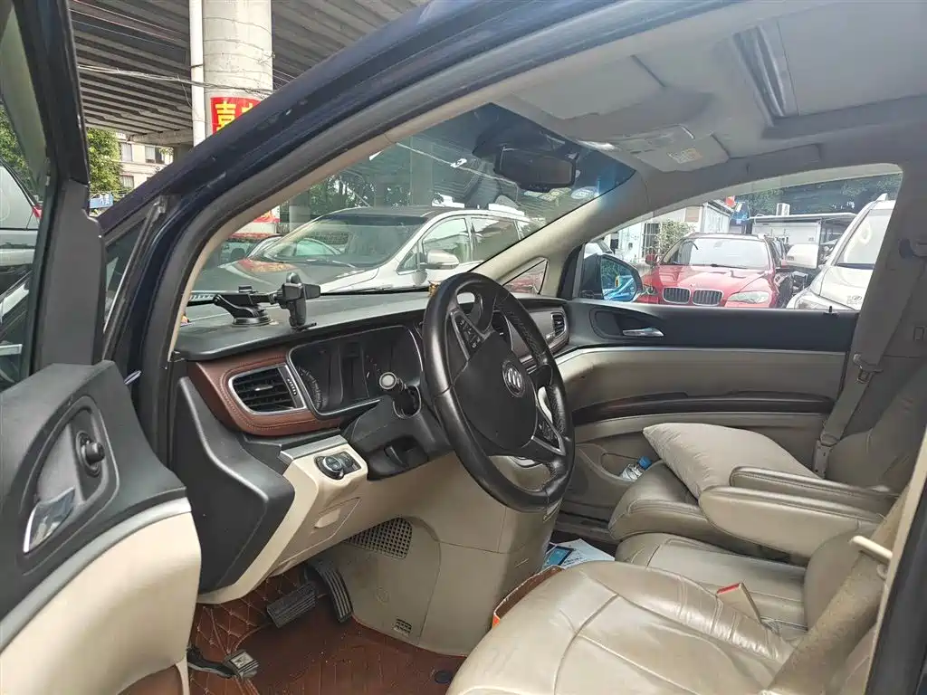 Buick GL8 3.0 L XT Luxury Business Flagship
