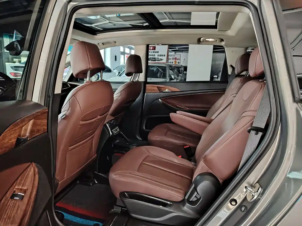 Buick GL6 18 T 6-seat Distinguished