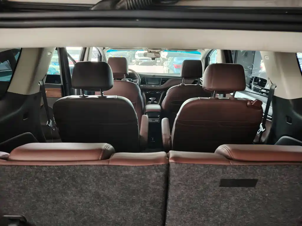 Buick GL6 18 T 6-seat Distinguished