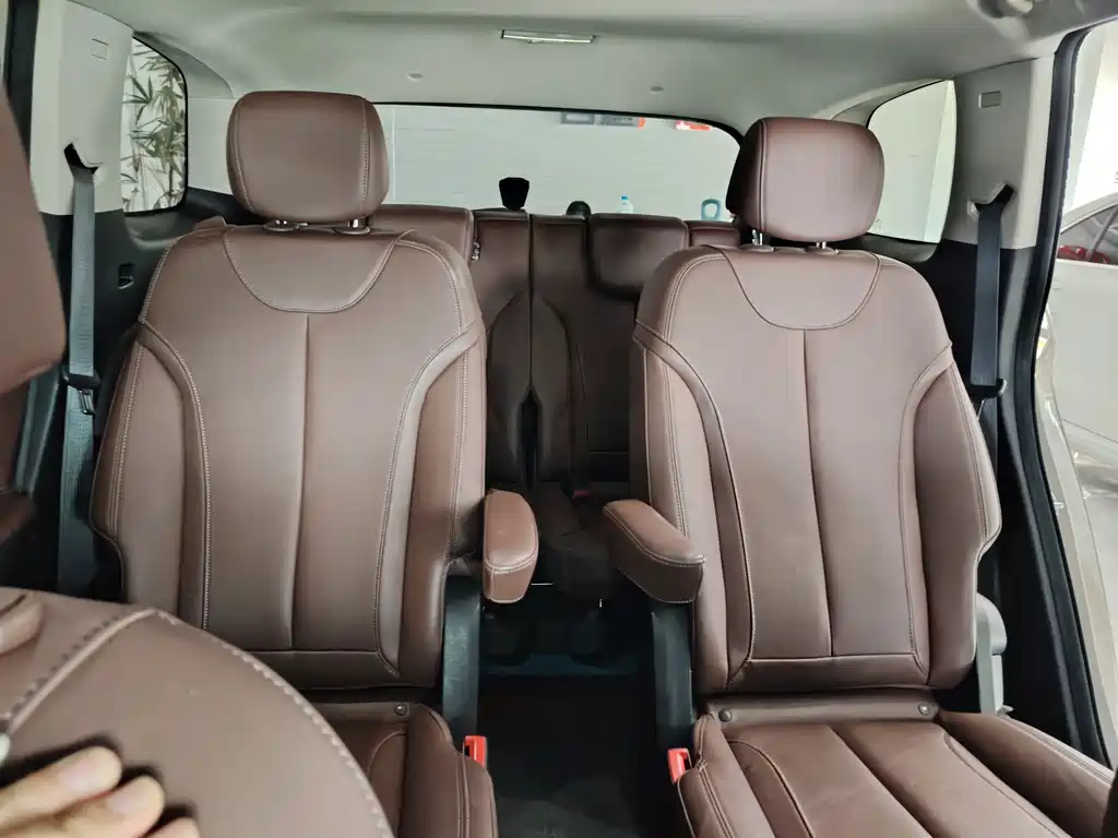 Buick GL6 18 T 6-seat Distinguished