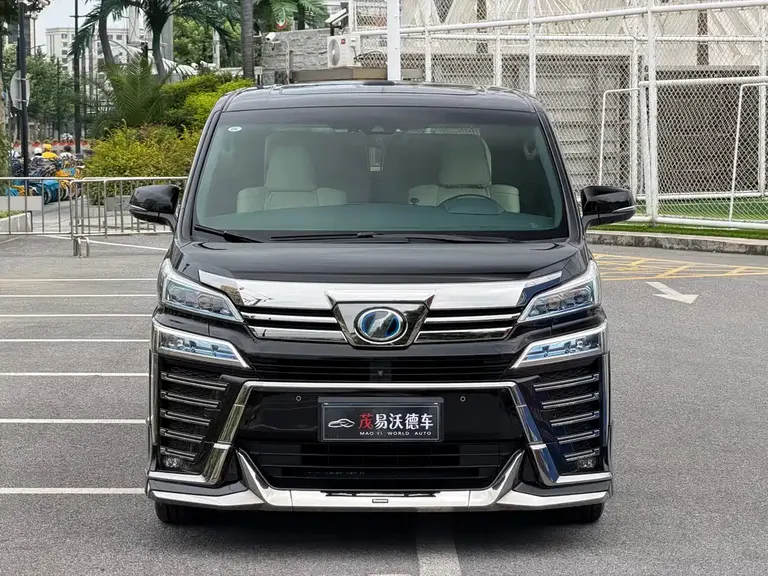 Toyota Vellfire Dual Engine 2.5 L HV Luxury