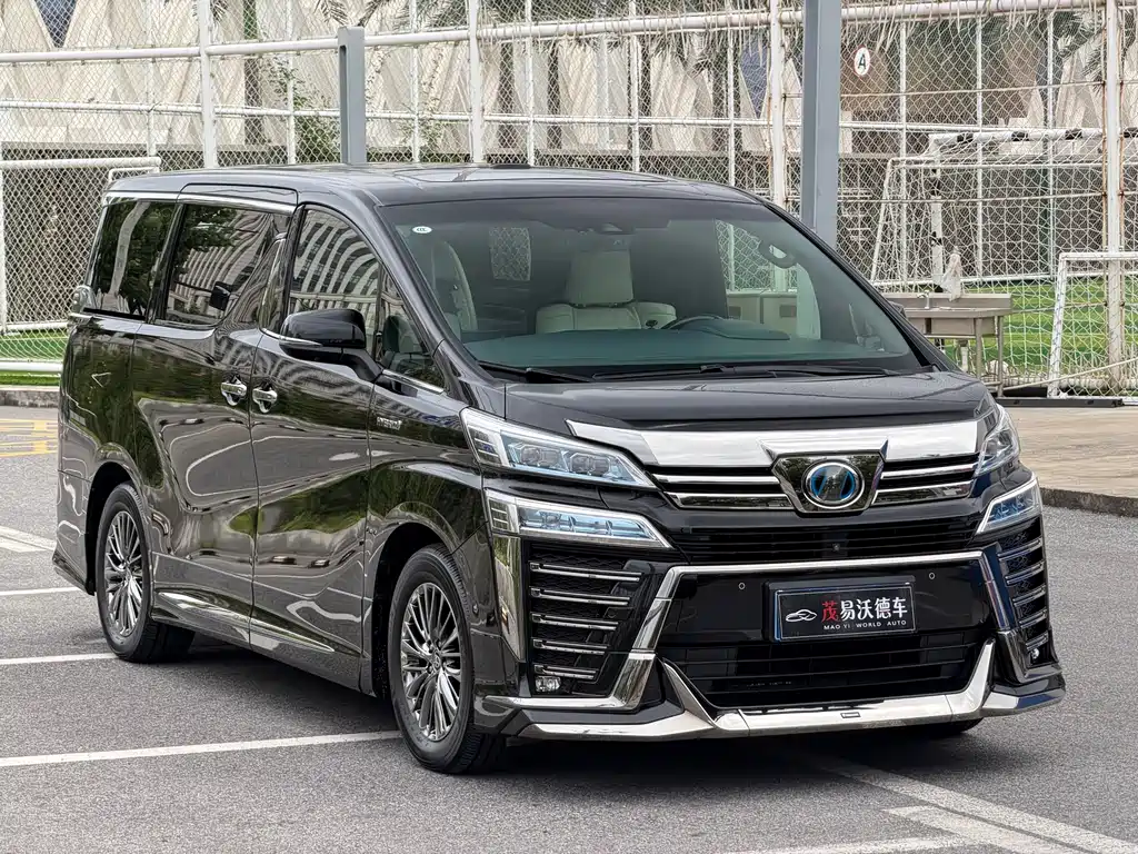 Vellfire Dual Engine 2.5 L HV Luxury