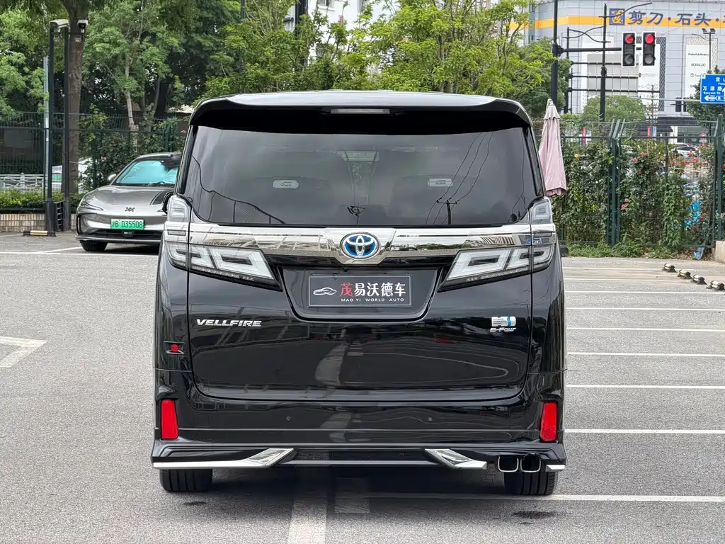 Vellfire Dual Engine 2.5 L HV Luxury