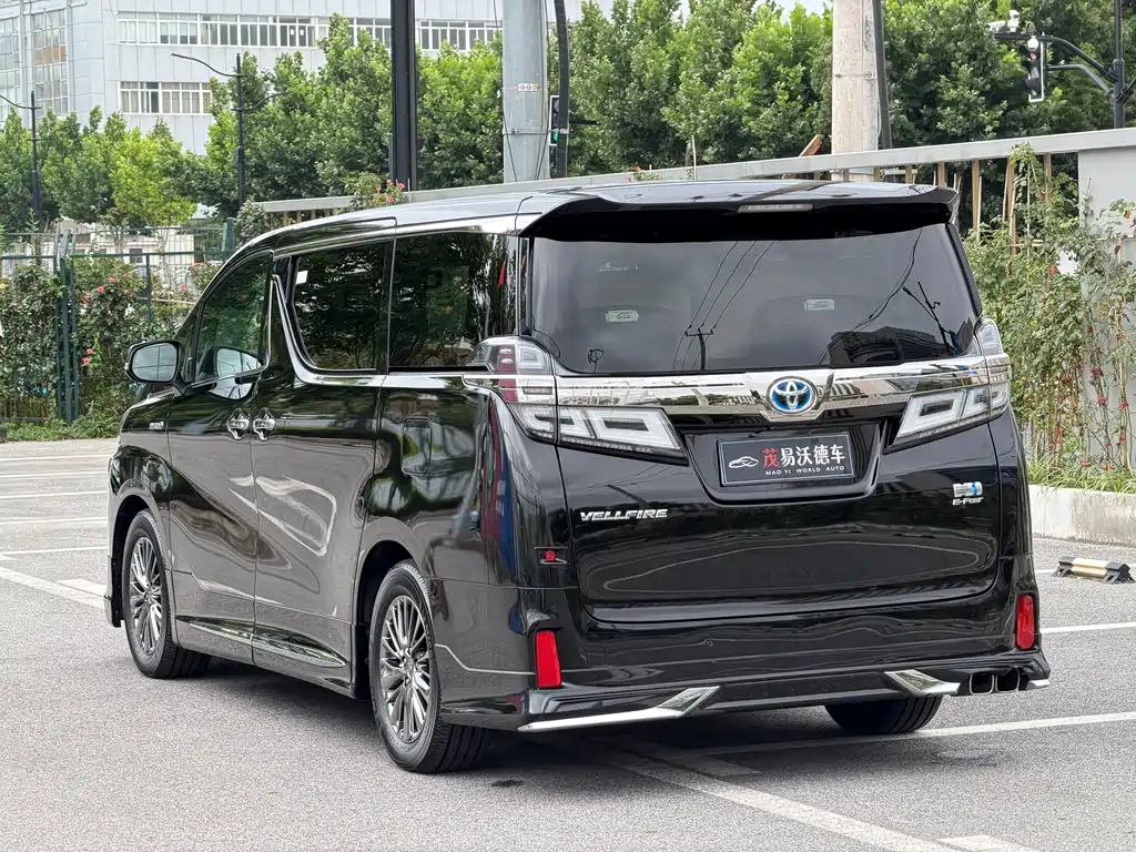Vellfire Dual Engine 2.5 L HV Luxury
