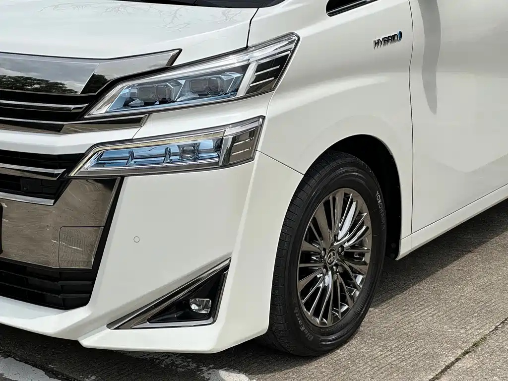 Vellfire Dual Engine 2.5 L HV Luxury