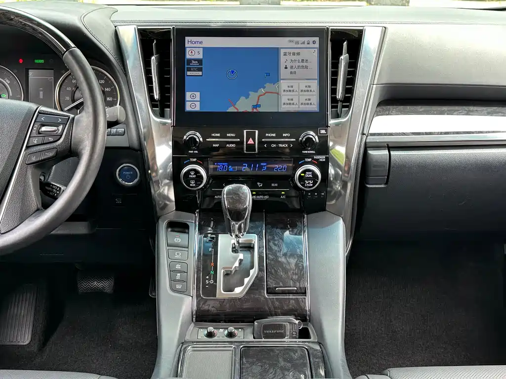 Vellfire Dual Engine 2.5 L HV Luxury
