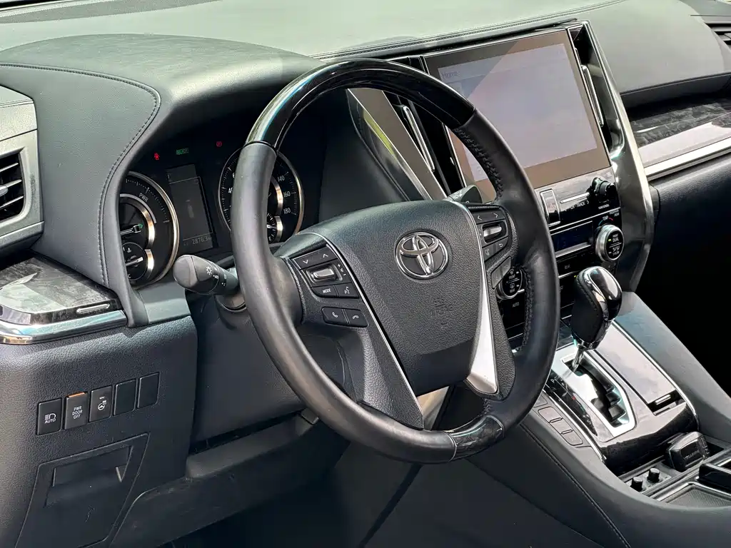 Vellfire Dual Engine 2.5 L HV Luxury