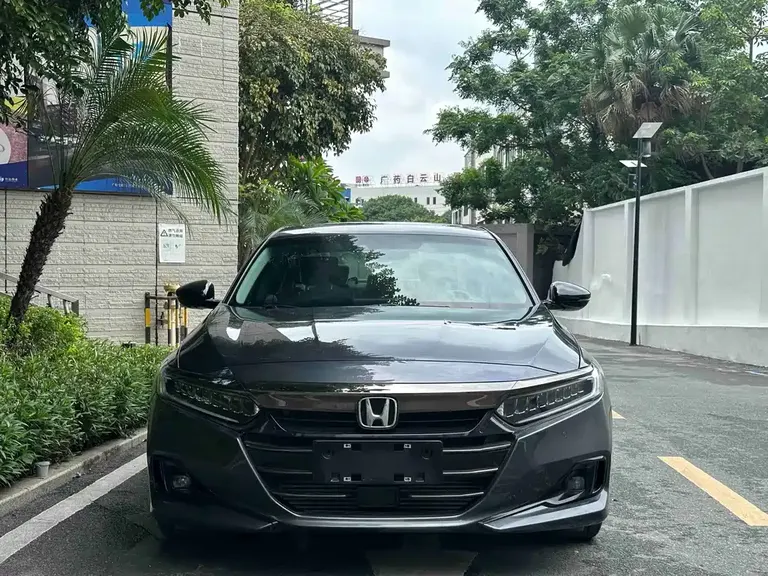 Honda Accord 260 TURBO Phantom Night · Distinguished