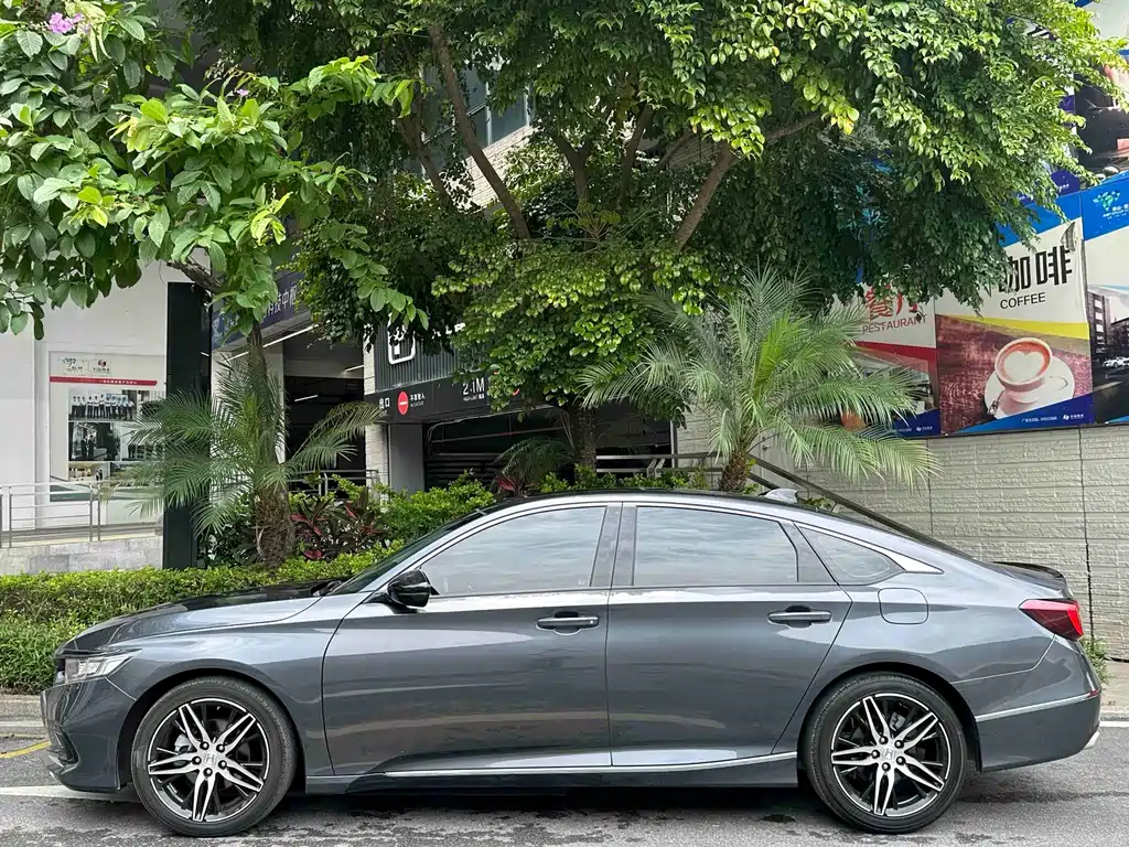 Accord 260 TURBO Phantom Night · Distinguished