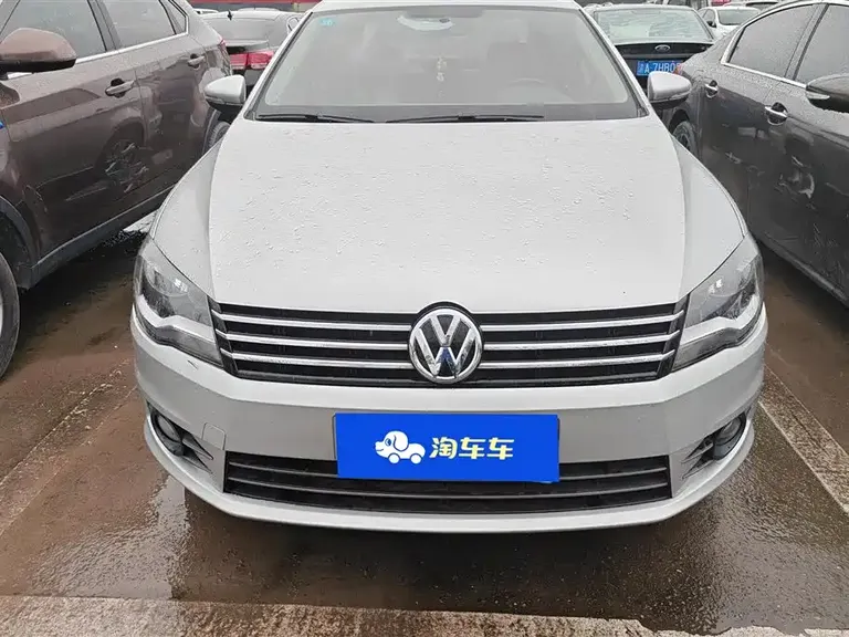 Volkswagen Bora 1.6 L Auto Fashion