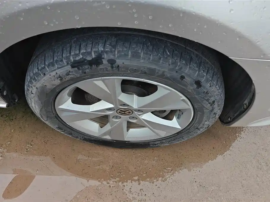 Bora 1.6 L Auto Fashion