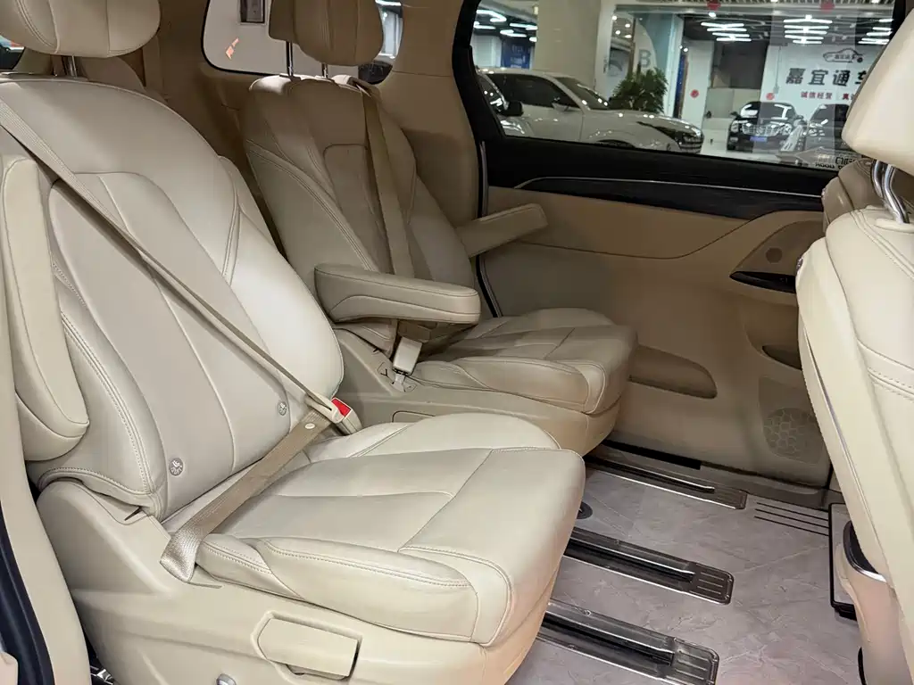 Buick GL8 ES LaCrosse Premium