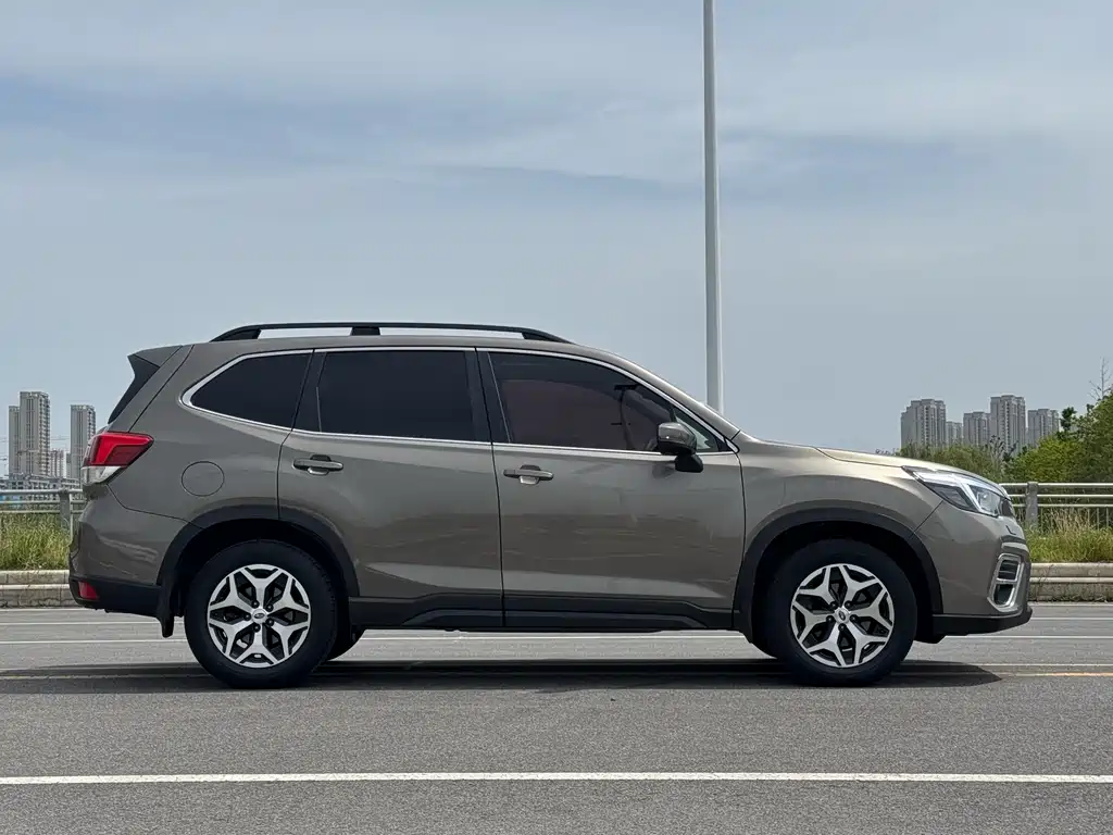 Forester 2.0 i Luxury EyeSight