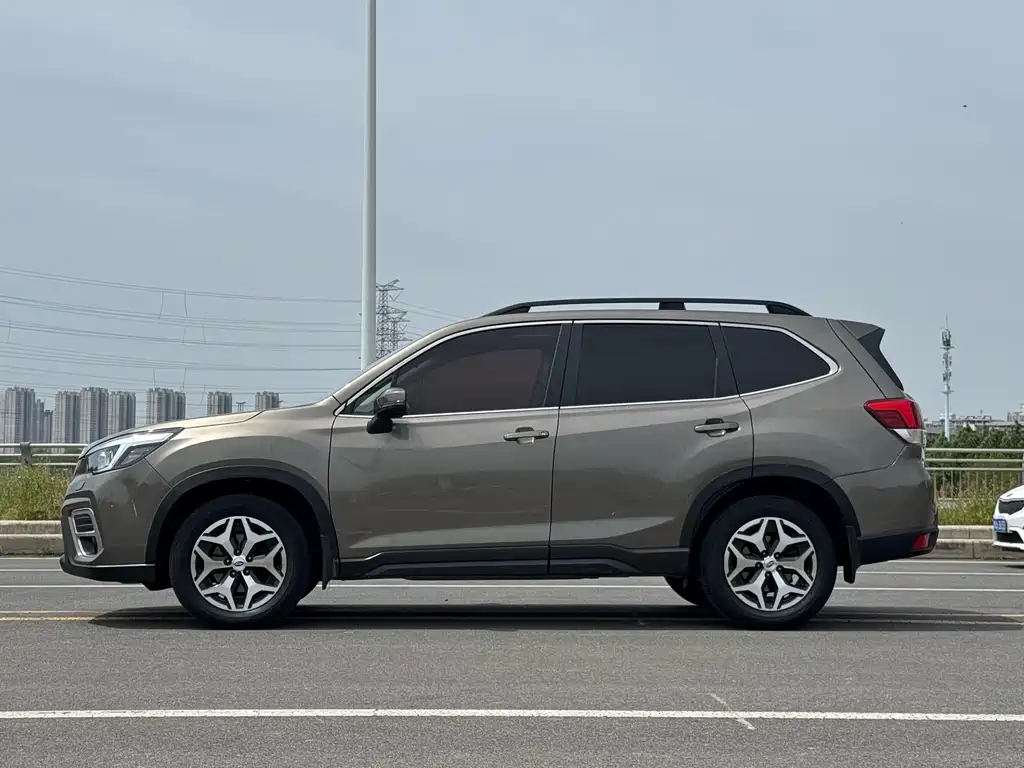 Forester 2.0 i Luxury EyeSight