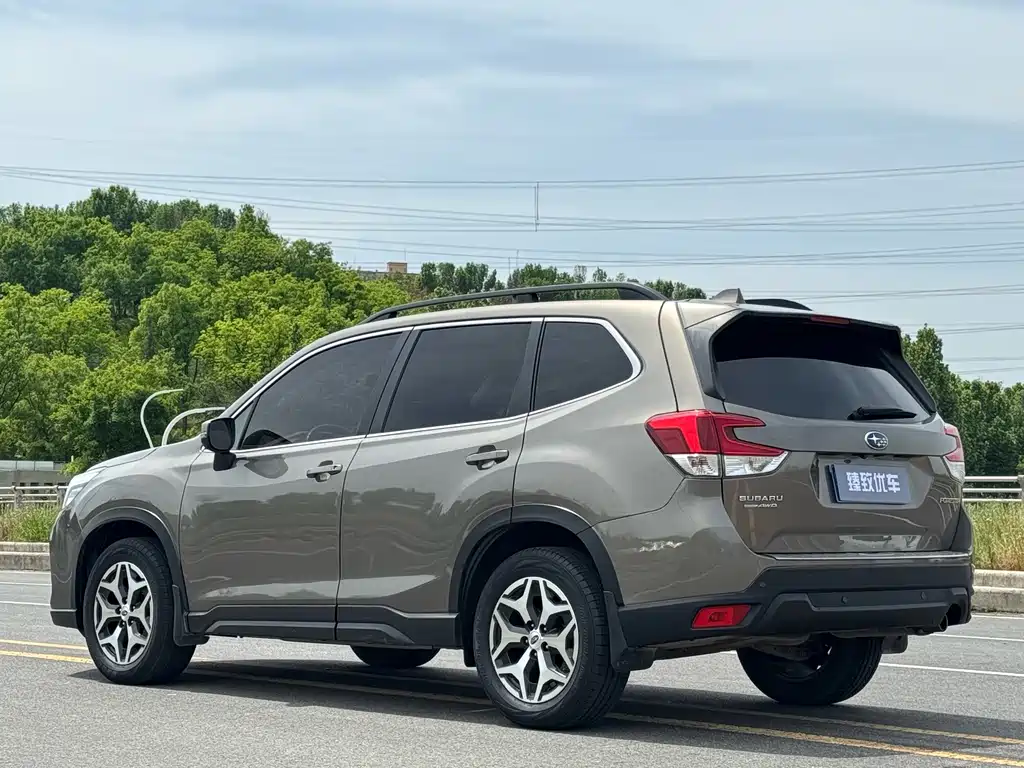 Forester 2.0 i Luxury EyeSight