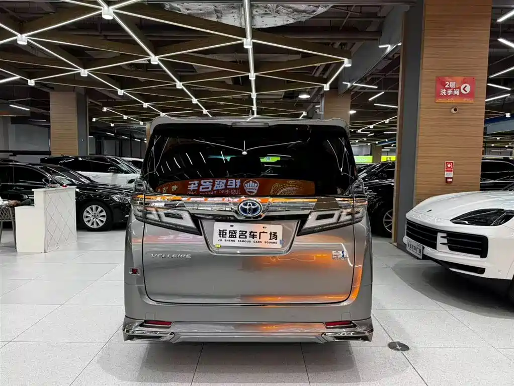 Vellfire Dual Engine 2.5 L HV Luxury