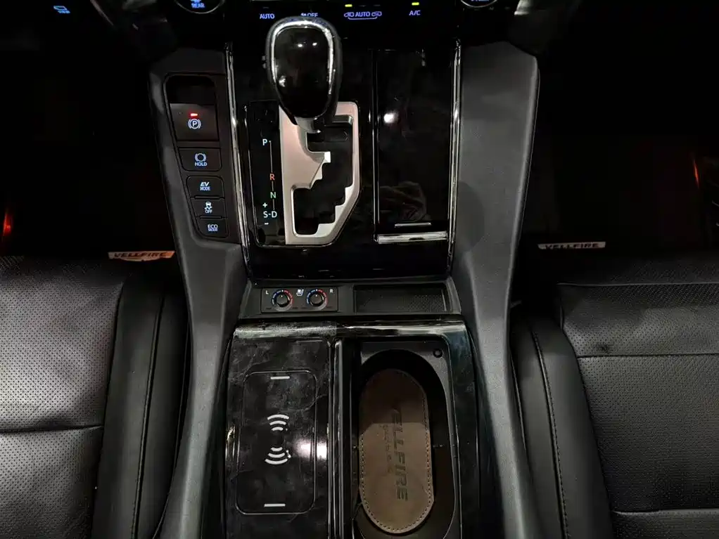 Vellfire Dual Engine 2.5 L HV Luxury